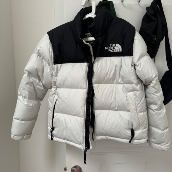Women’s North Face Winter Puffer Jacket - Picture 5 of 5